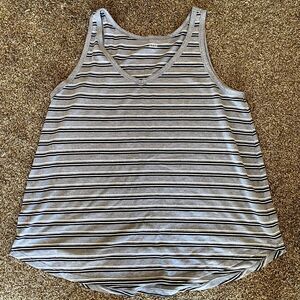 a.n.a a new approach xl v neck tank top gray black and white stripes